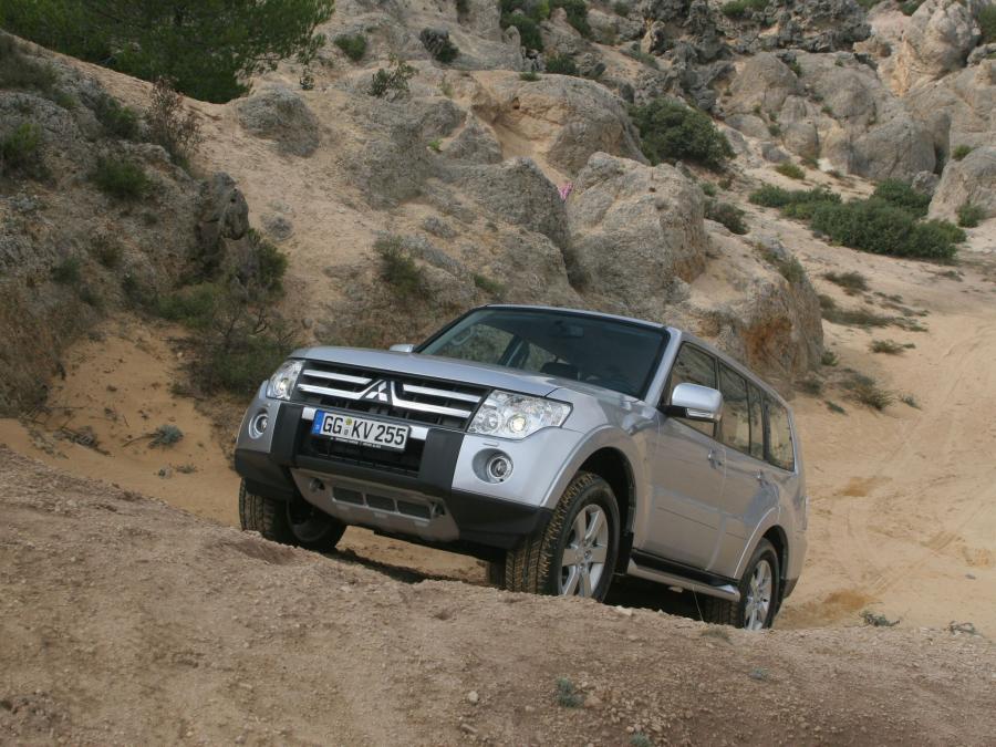  Mitsubishi Pajero 5-Door 2006 года  (фото 31 из 38)